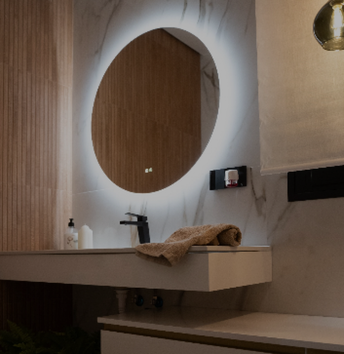 Espejo con luz led y lavabo de baño